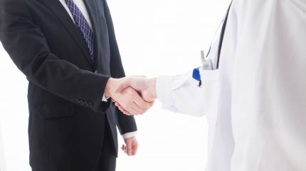 MRは文系でも就職できる?求められるスキルやMR職につくには